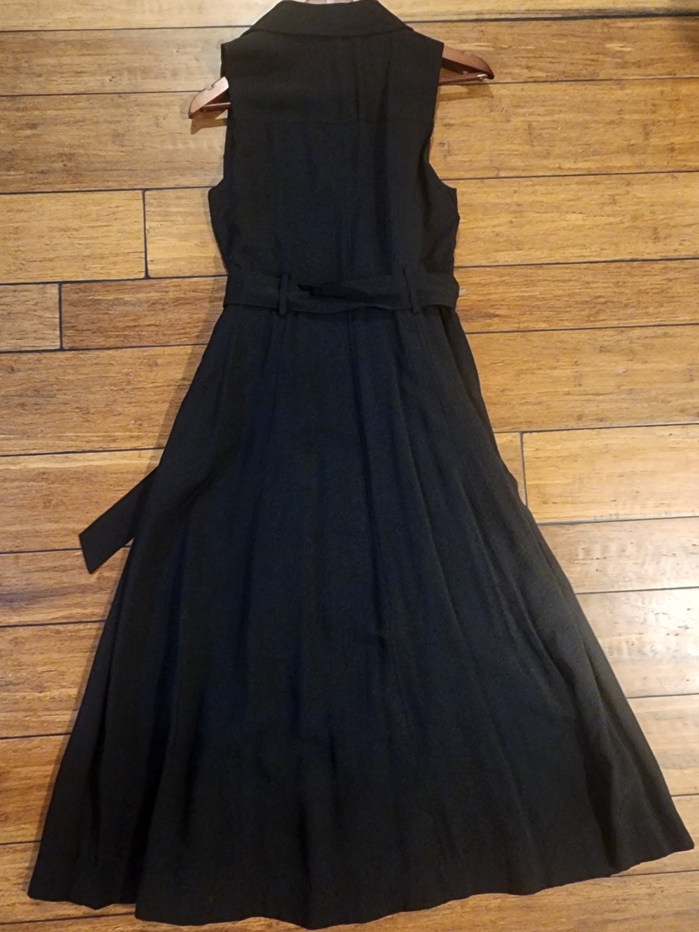 Banana Republic Size 8 Sleeveless Black Midi Dress with Belt - Picture 2 of 4